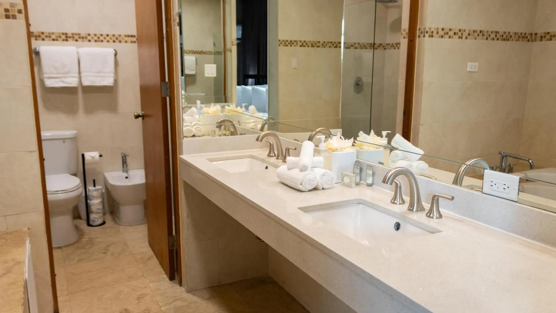 Ciqala Luxury Suites - San Juan Hotel